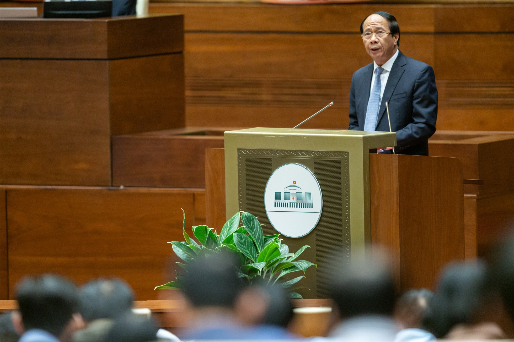 Phó Thủ tướng Chính phủ Lê Văn Thành trình bày tờ trình dự thảo Luật Đất đai (sửa đổi) trước Quốc hội.