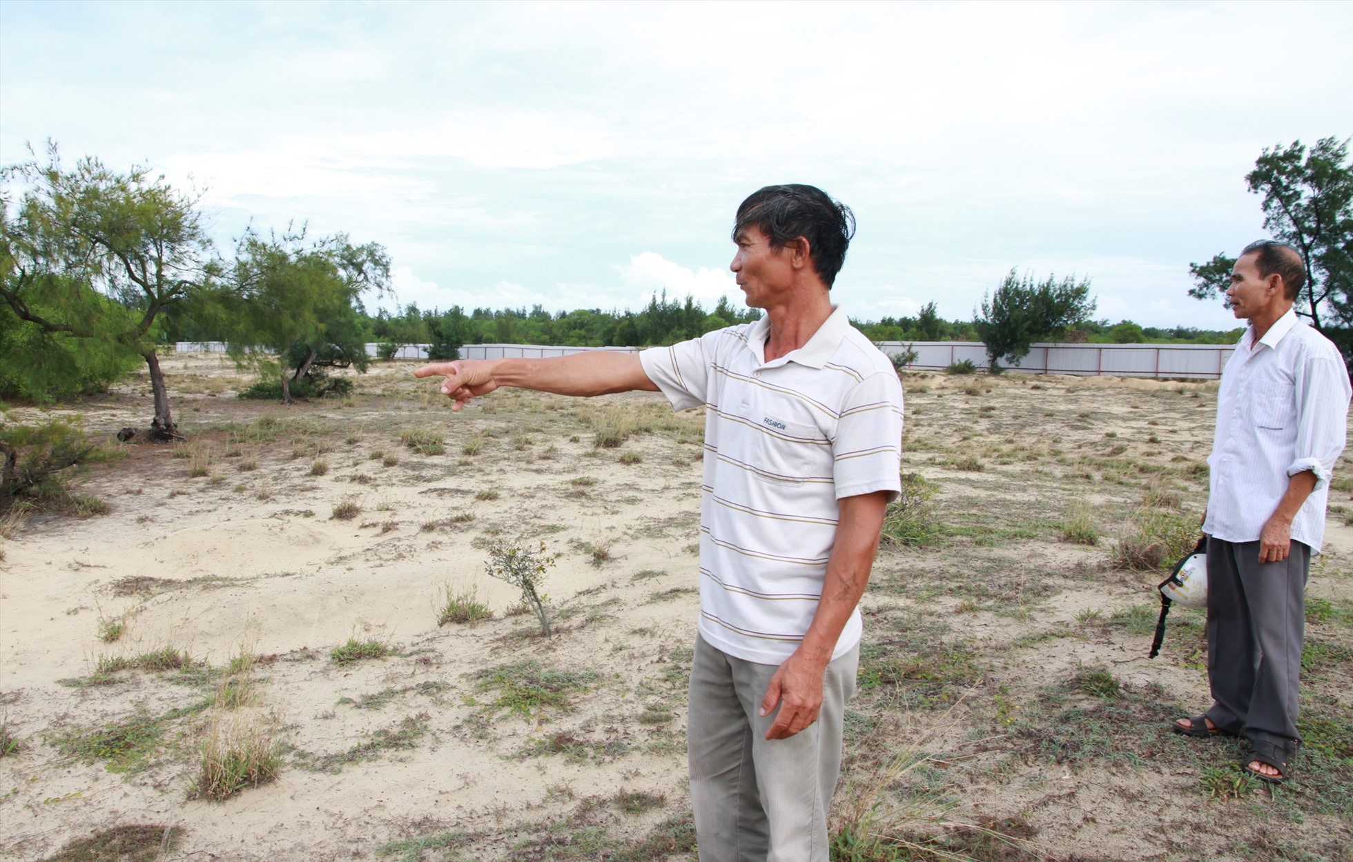 Nhiều dự án du lịch, dịch vụ dọc bờ biển tỉnh Quảng Trị sau khi được cấp phép bỏ hoang, không thực hiện dự án như cam kết. Ảnh: Hưng Thơ.