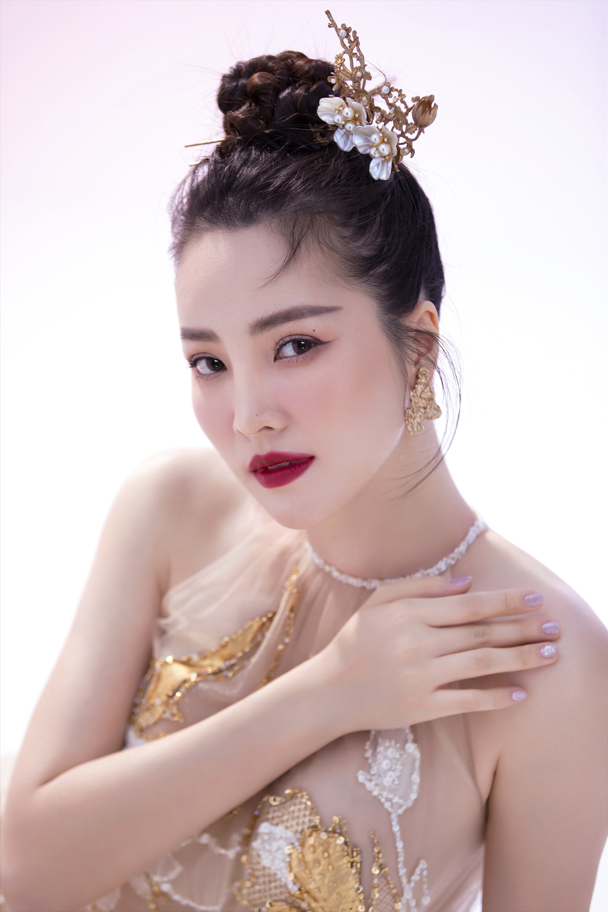 Hành trình đồng hành cùng Hoa hậu Việt Nam 2022 cũng giúp Thụy Vân khép lại một năm thành công viên mãn. Trong năm qua, cô đảm nhiệm vai trò dẫn dắt cho nhiều chương trình lớn, trong đó có show chào xuân vào mùng 1 Tết, chung kết Miss World Vietnam 2022... và đặc biệt là bán kết SEA Games 31.