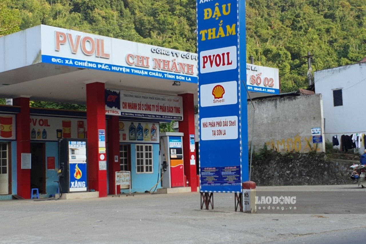 Nhiều cừa hàng xăng dầu tại tỉnh Sơn La phải tạm dừng hoạt động do thiếu hụt nguồn cung.