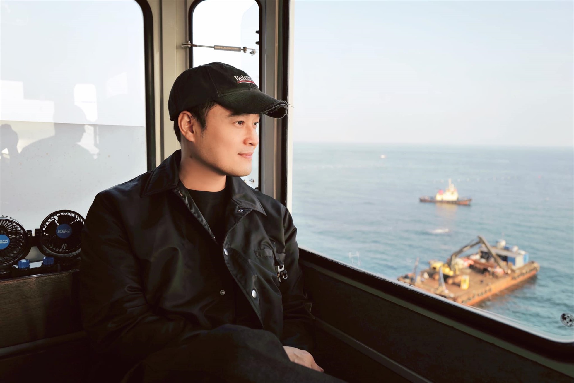 “Vé tàu cho 1 cabin 4 người khoảng 1,2 triệu đồng” - Quang Vinh cho biết.