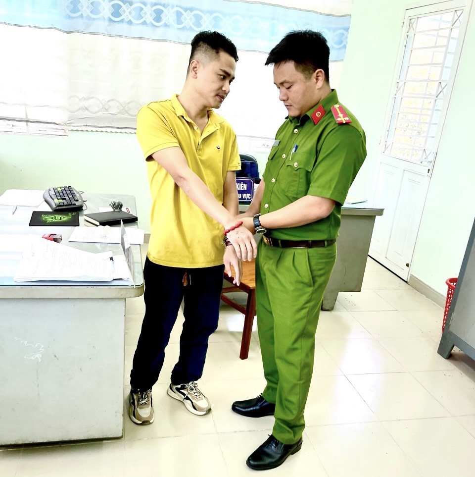 Nguyễn Quốc Đạt khi bị bắt. Ảnh: CA