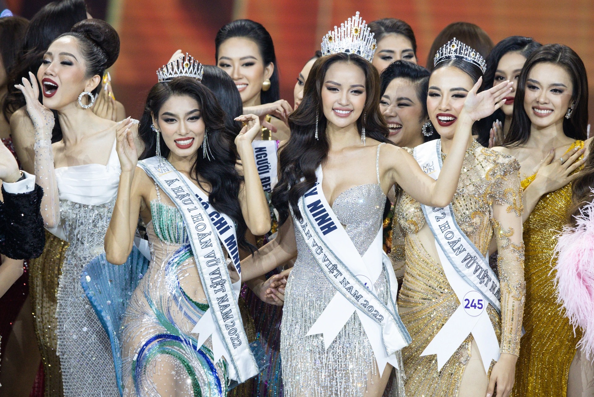 Hoa hậu Hoàn vũ Việt Nam 2022 đề cao tiếng Anh với những màn ứng xử song ngữ, hùng biện và tranh luận bằng tiếng Anh. Ảnh: BTC