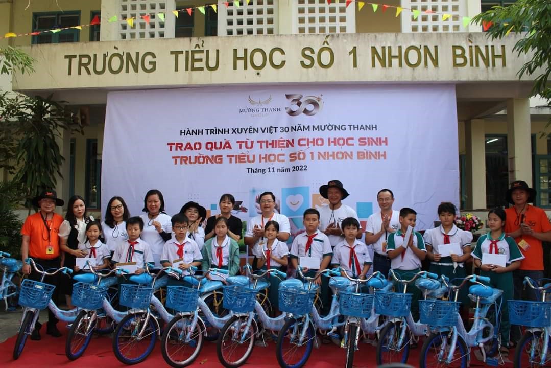 Chương trình từ thiện tại trường học trong hành trình xuyên Việt của Mường Thanh. Ảnh: M. T