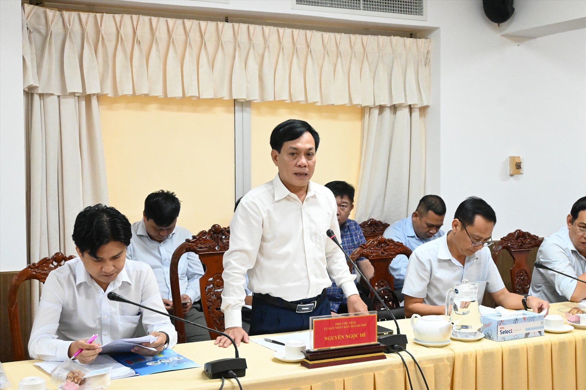 Ông Nguyễn Ngọc Hè - Phó Chủ tịch UBND TP.Cần Thơ (đứng giữa) phát biểu tại buổi làm việc. Ảnh: Th.N