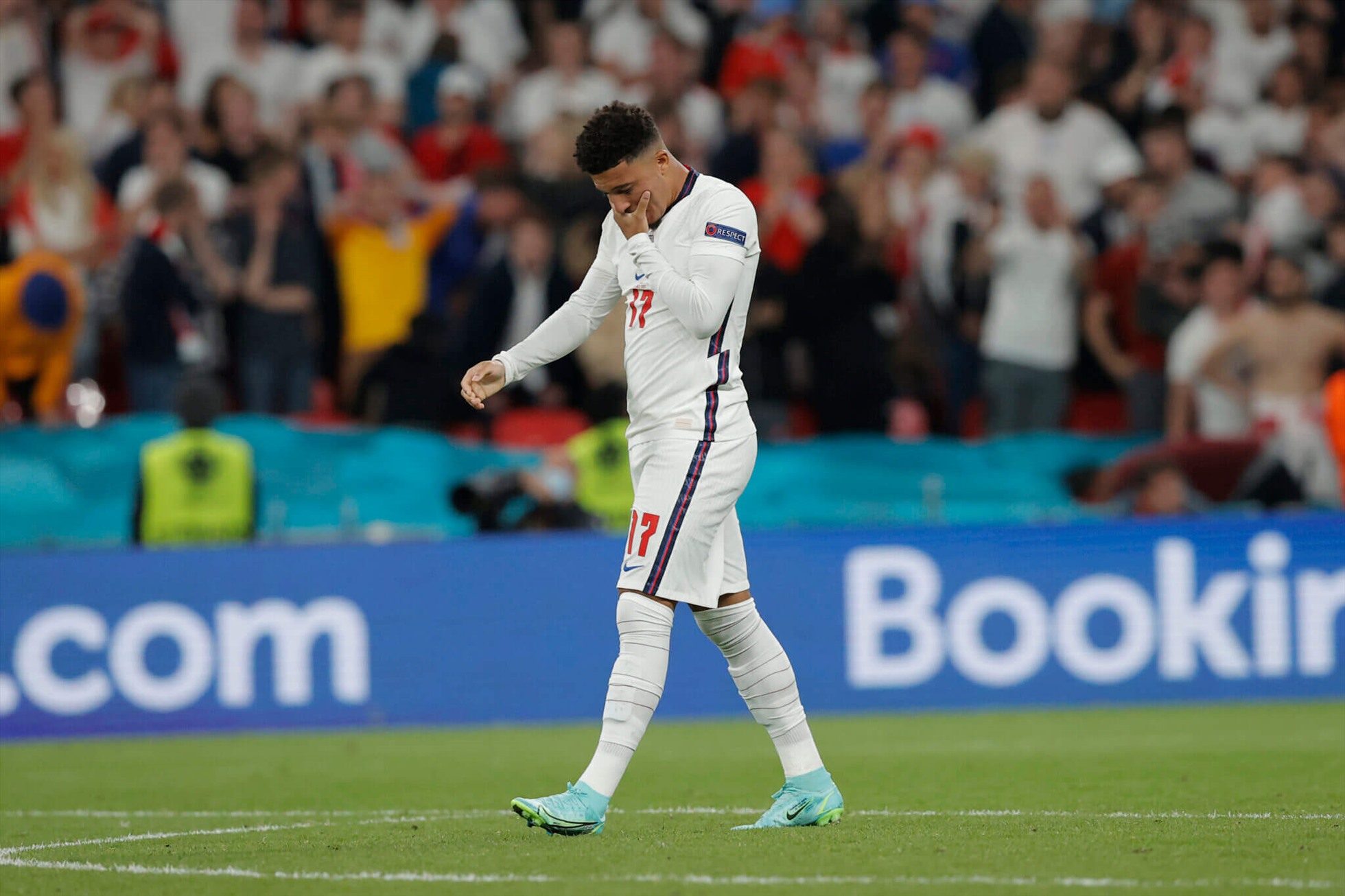Sancho trong trận chung kết EURO 2020 khi sút hỏng quả luân lưu. Ảnh: AFP