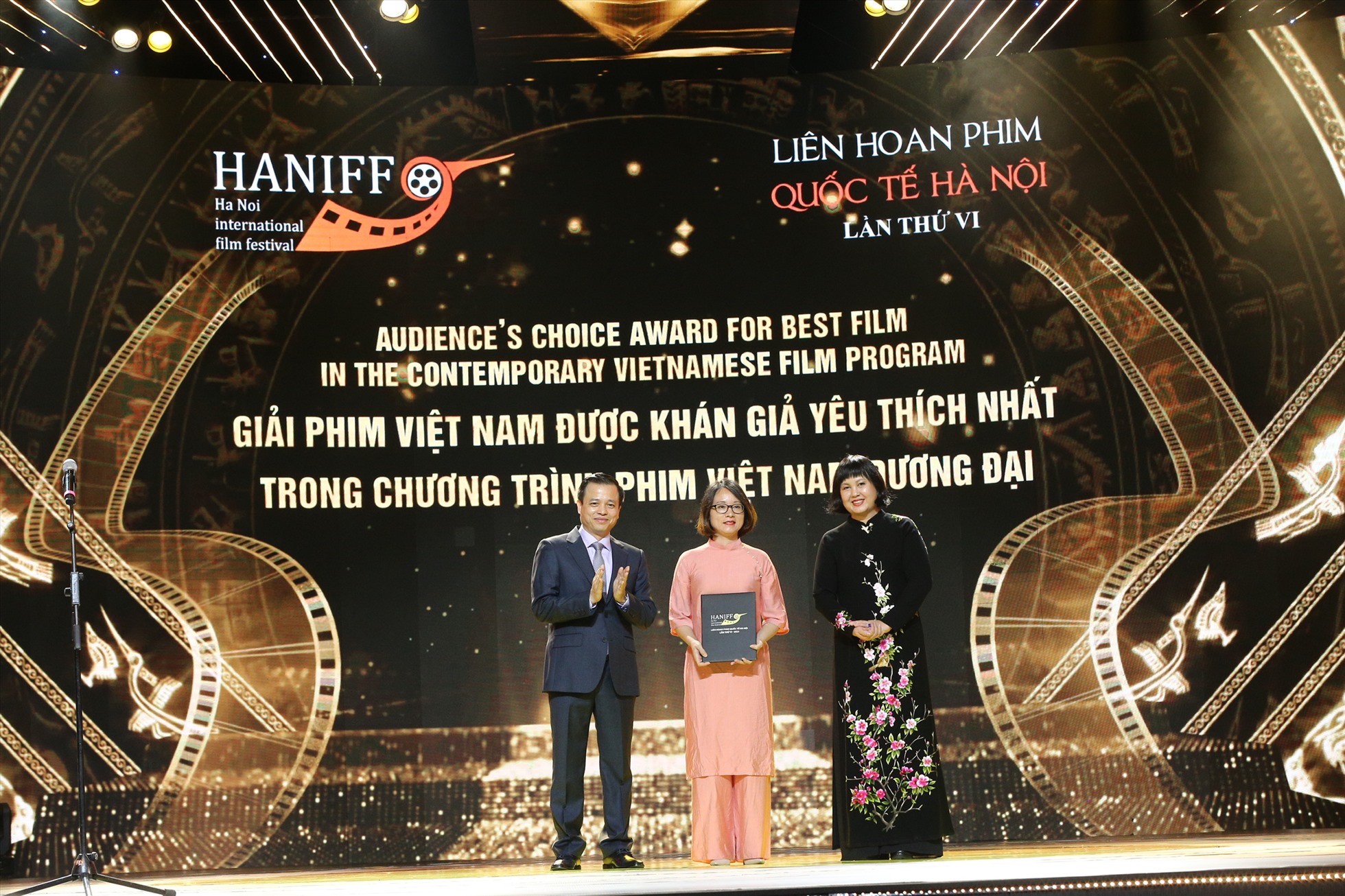 Giải Phim Việt Nam được yêu thích nhất trong chương trình phim Việt Nam đương đại được trao cho Bố già - Việt Nam