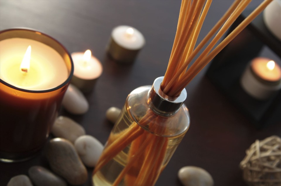 Tinh dầu hương thảo sẽ giúp giảm nồng độ cortisol - loại hormone dễ làm con người luôn căng thẳng, cáu gắt hay stress. Ảnh: Xinhua
