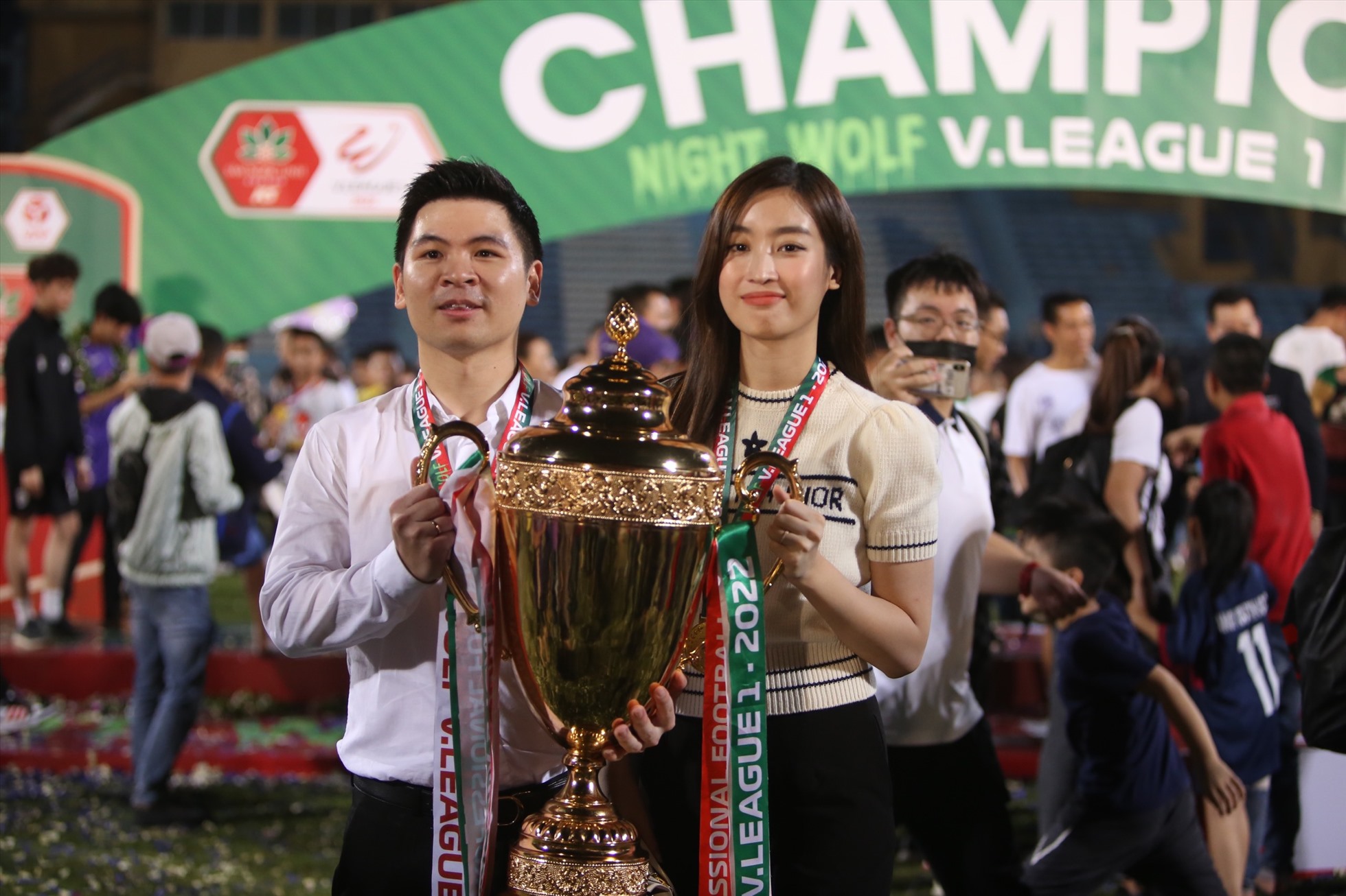 Nàng hậu danh tiếng cùng chồng doanh nhân Đỗ Vinh Quang nâng cao chức vô địch.