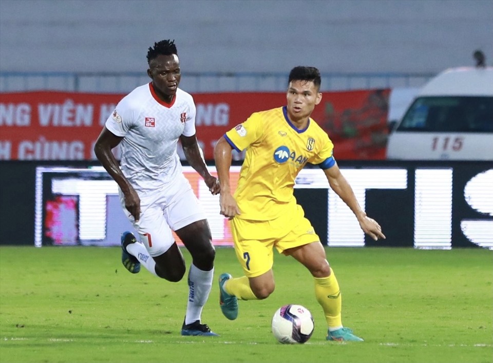 Trên sân Lạch Tray, câu lạc bộ Hải Phòng đánh bại Sông Lam Nghệ An với tỉ số 4-1, qua đó chính thức giành ngôi Á quân tại V.League 2022.