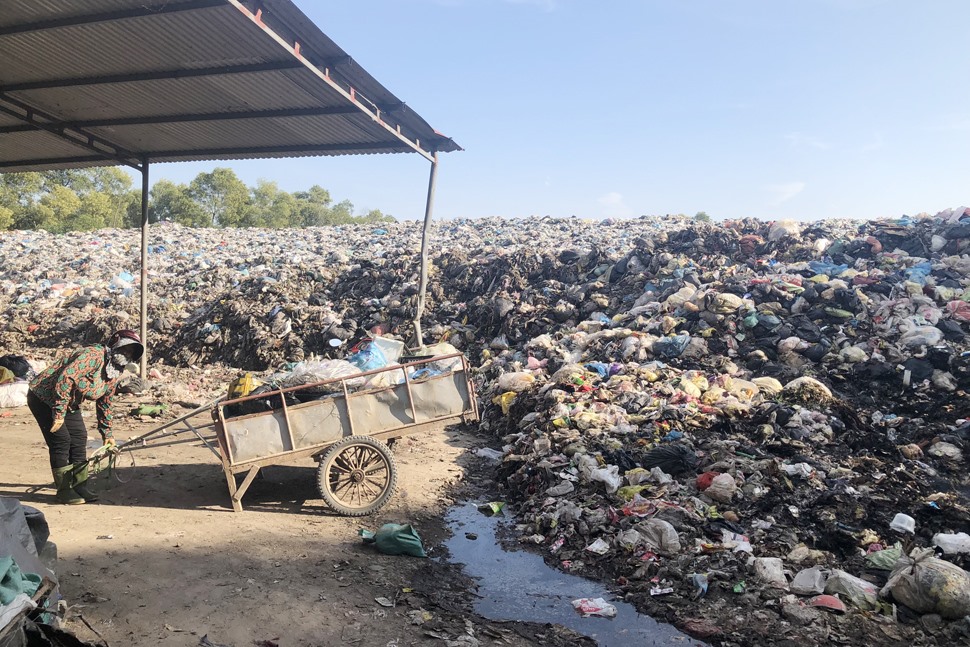 Bãi rác ở Xuân Thành cũng quá tải, tồn đọng lớn rác thải. Ảnh: TT.