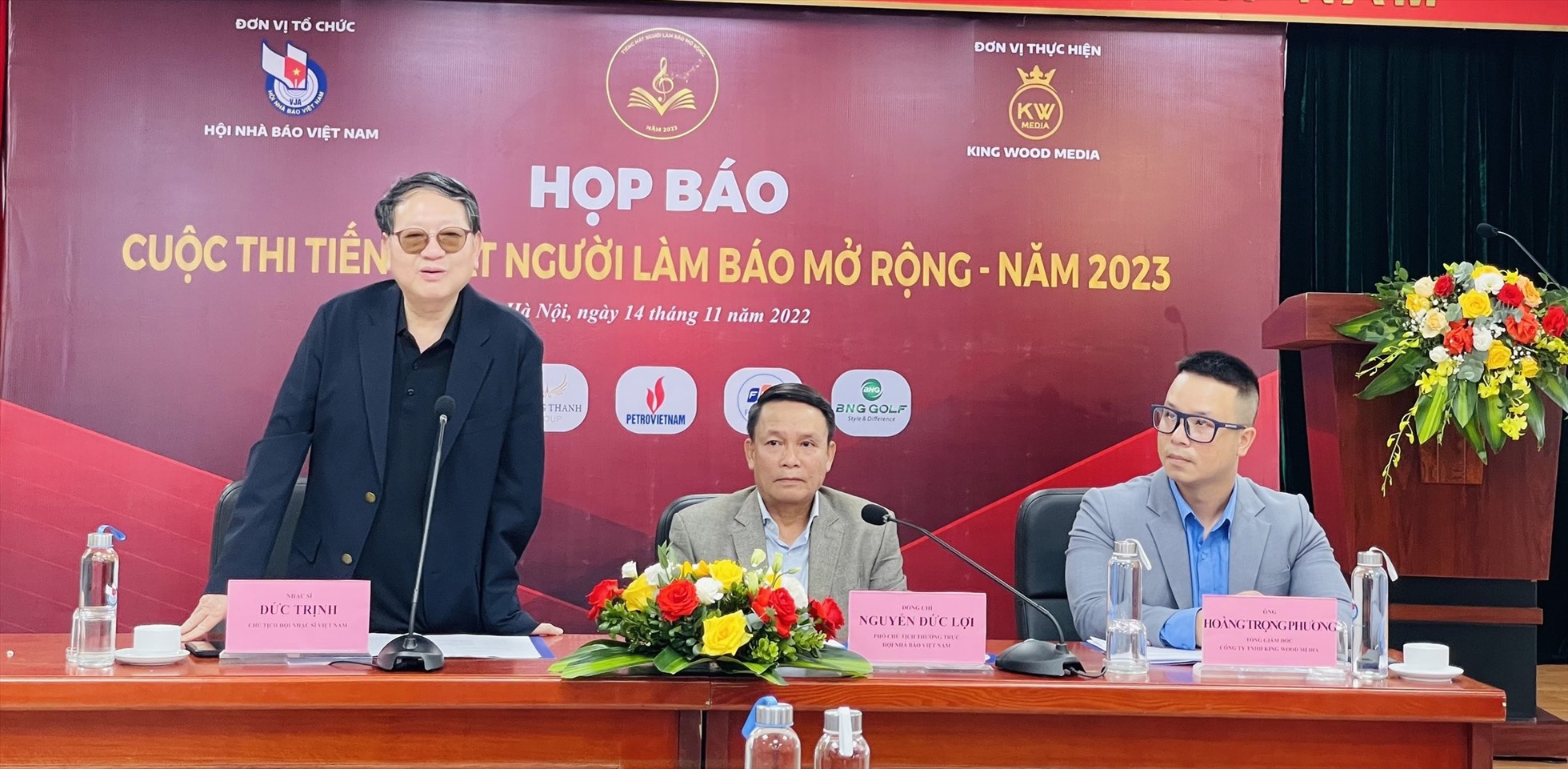 Chủ tịch Hội nhạc sĩ Việt Nam Đức Trịnh thông tin tại buổi họp báo. Ảnh: Hương Mai