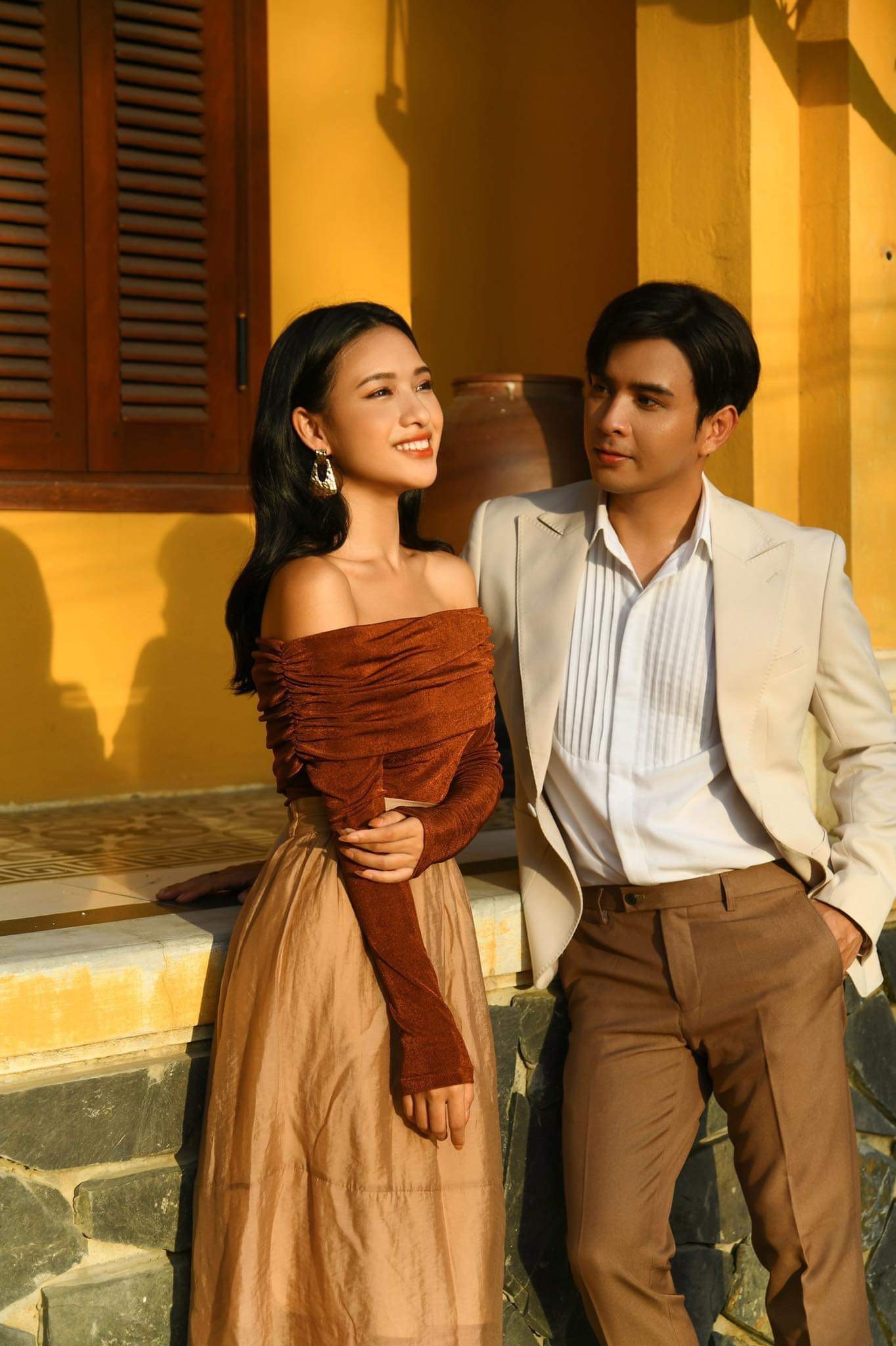 Anh chụp ảnh ở phố cổ Hội An. Ảnh: NSCC.