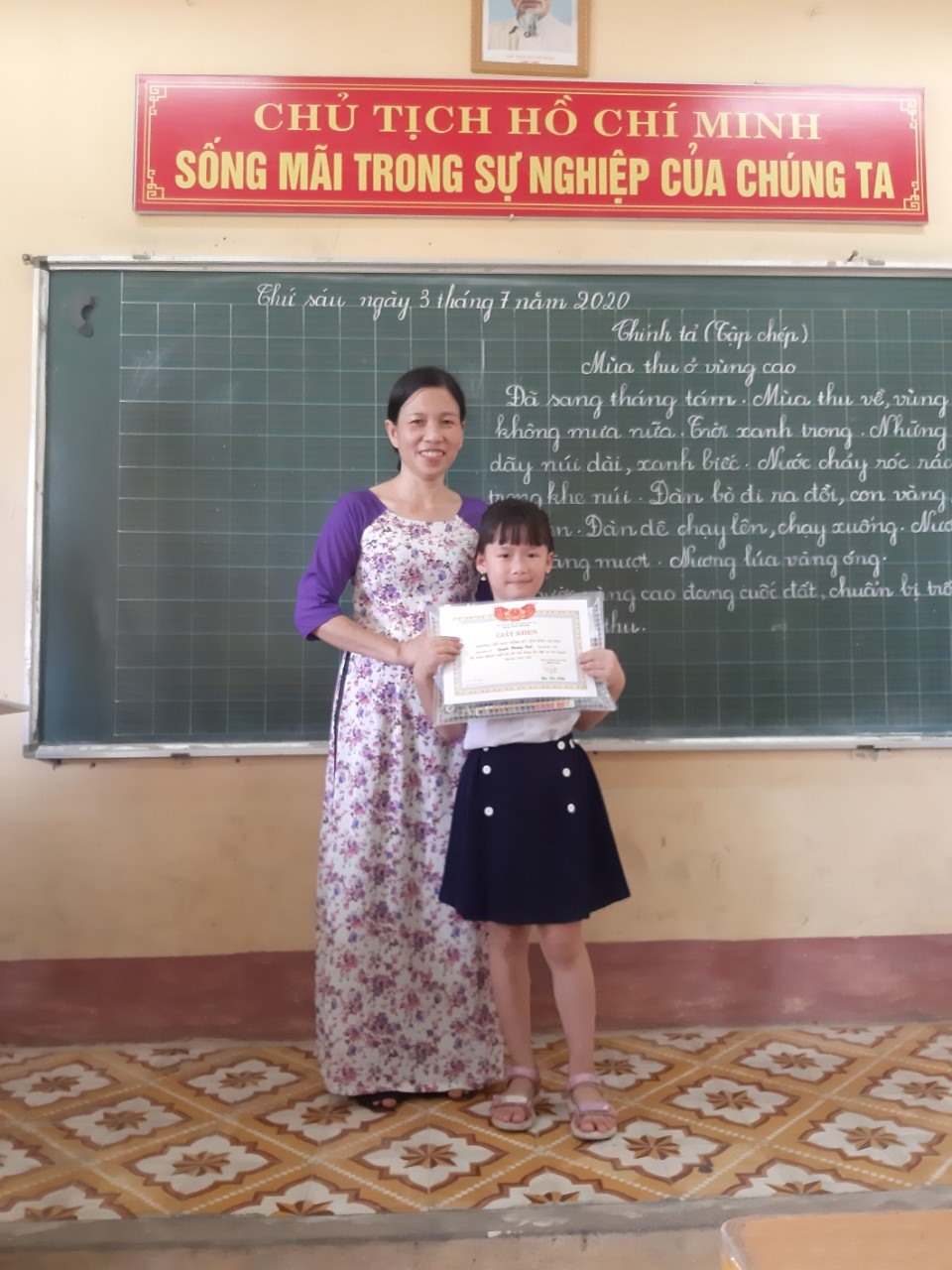 Với cô Ngọc, không có món quà nào quý hơn là tình yêu thương của học trò dành tặng bản thân nhân ngày Nhà giáo Việt Nam 20.11. Ảnh: NVCC