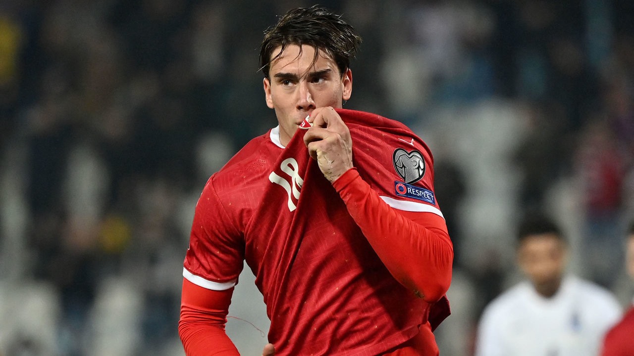Vlahovic, tiền đạo Juventus là niềm hy vọng của Serbia. Ảnh: AFP.
