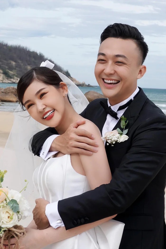 Miss Le Au Ngan Anh และสามีของเธอ Phan To Ny จะจัดงานแต่งงานในอีกไม่กี่วันข้างหน้า  รูปถ่าย: CNVC