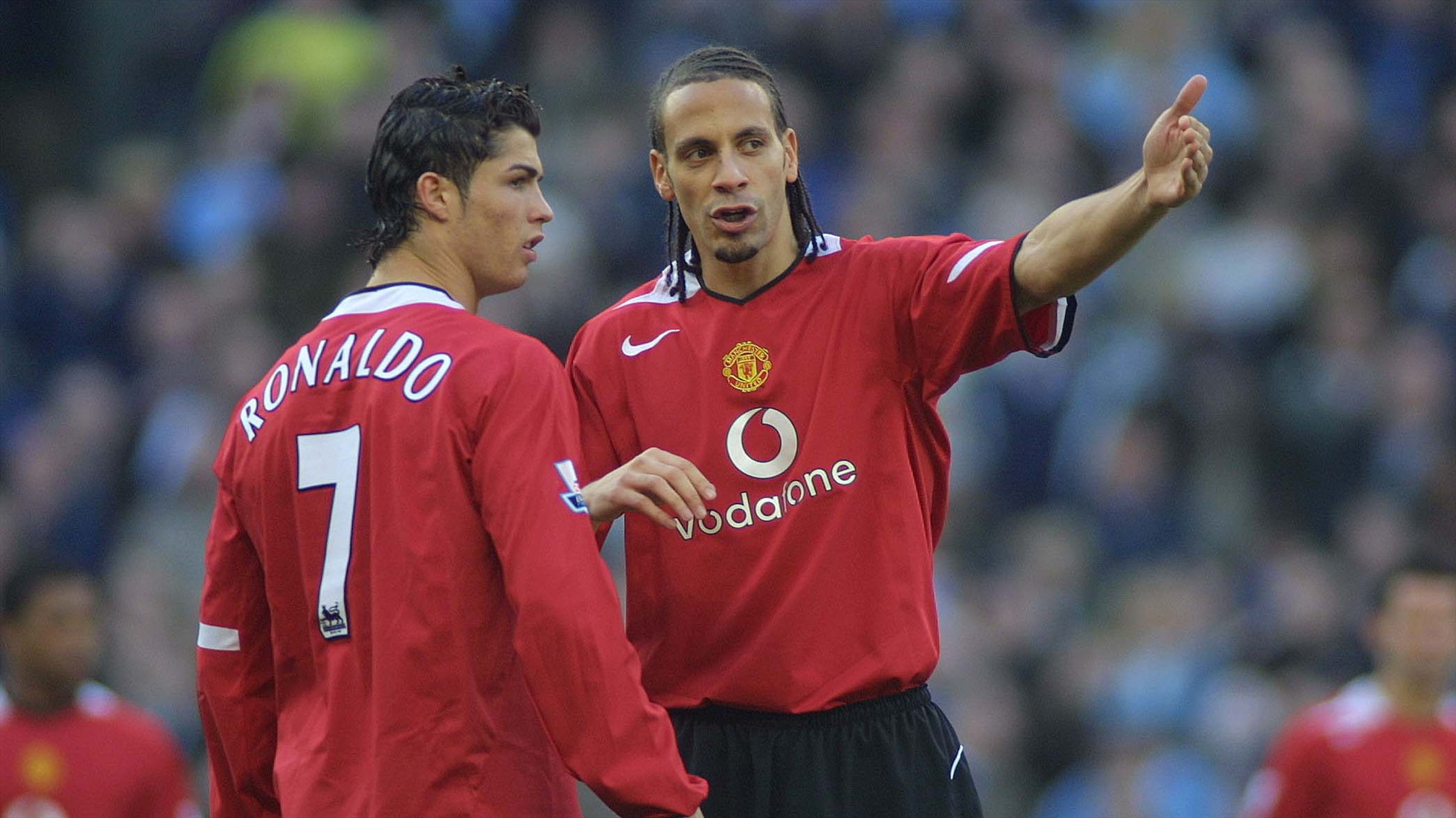 Ronaldo và Ferdinand từng gắn bó trong màu áo Man United. Ảnh: Bola.net