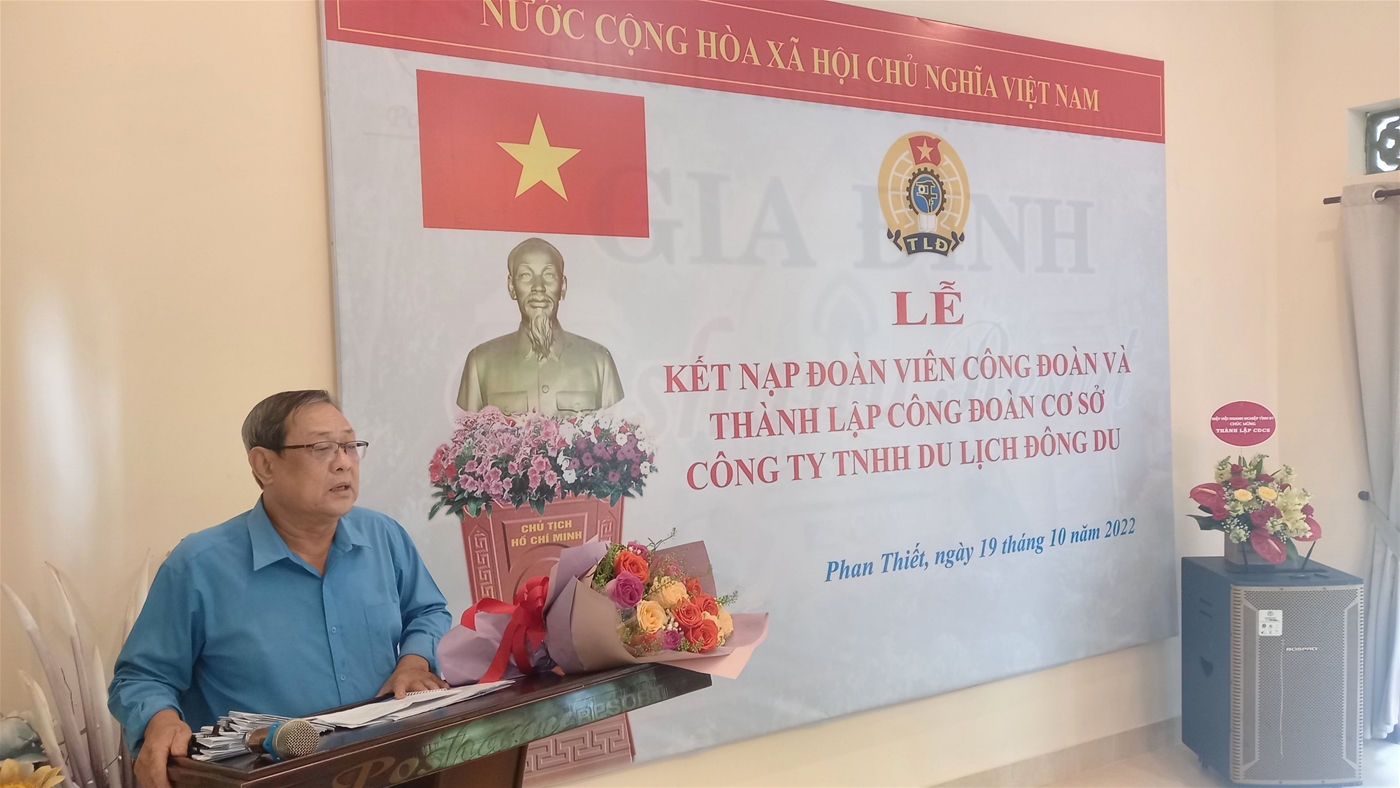 Đồng chí Võ Huy Luận - Chủ tịch LĐLĐ TP.Phan Thiết phát biểu tại buổi lễ. Ảnh: NVL