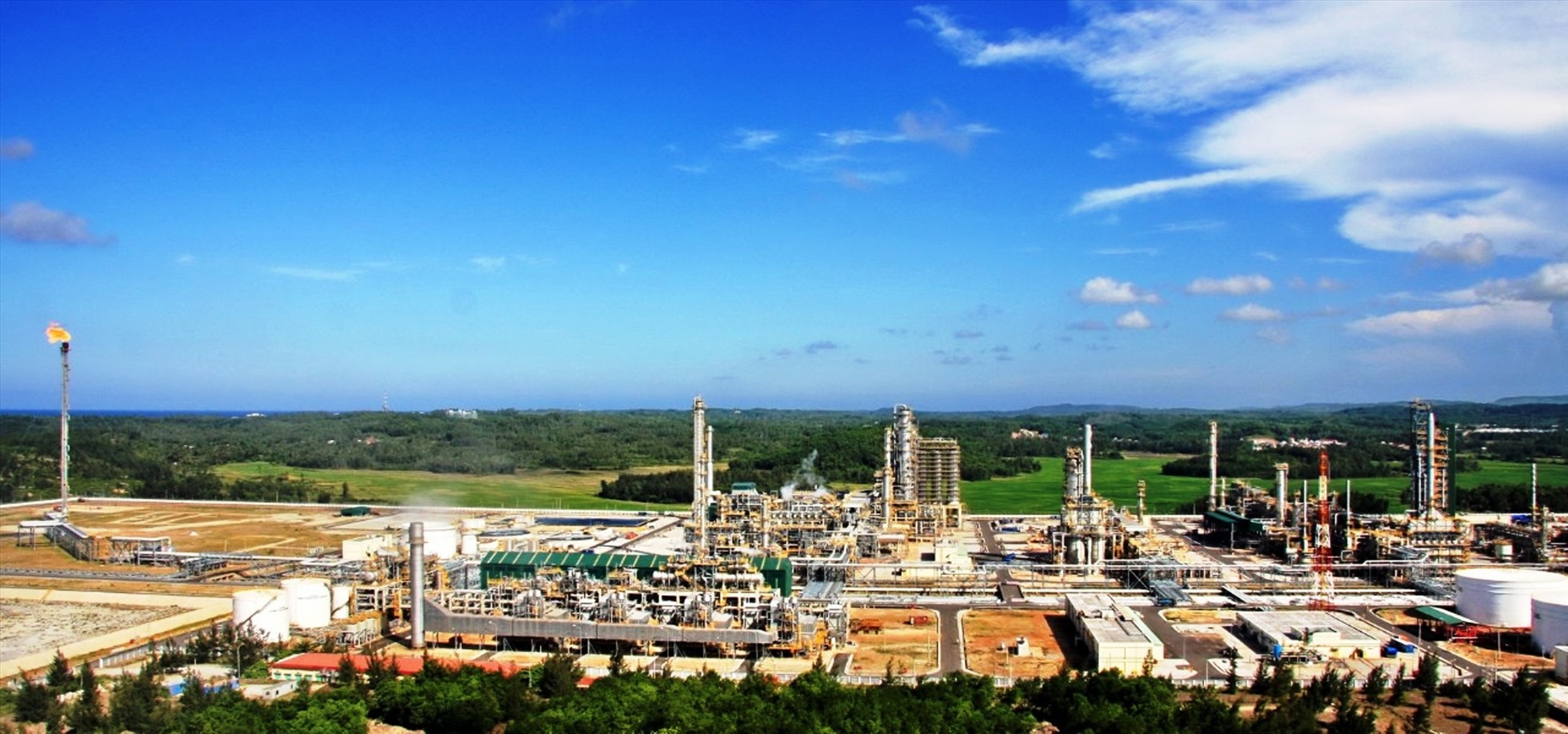 Nhà máy lọc dầu Dung Quất.