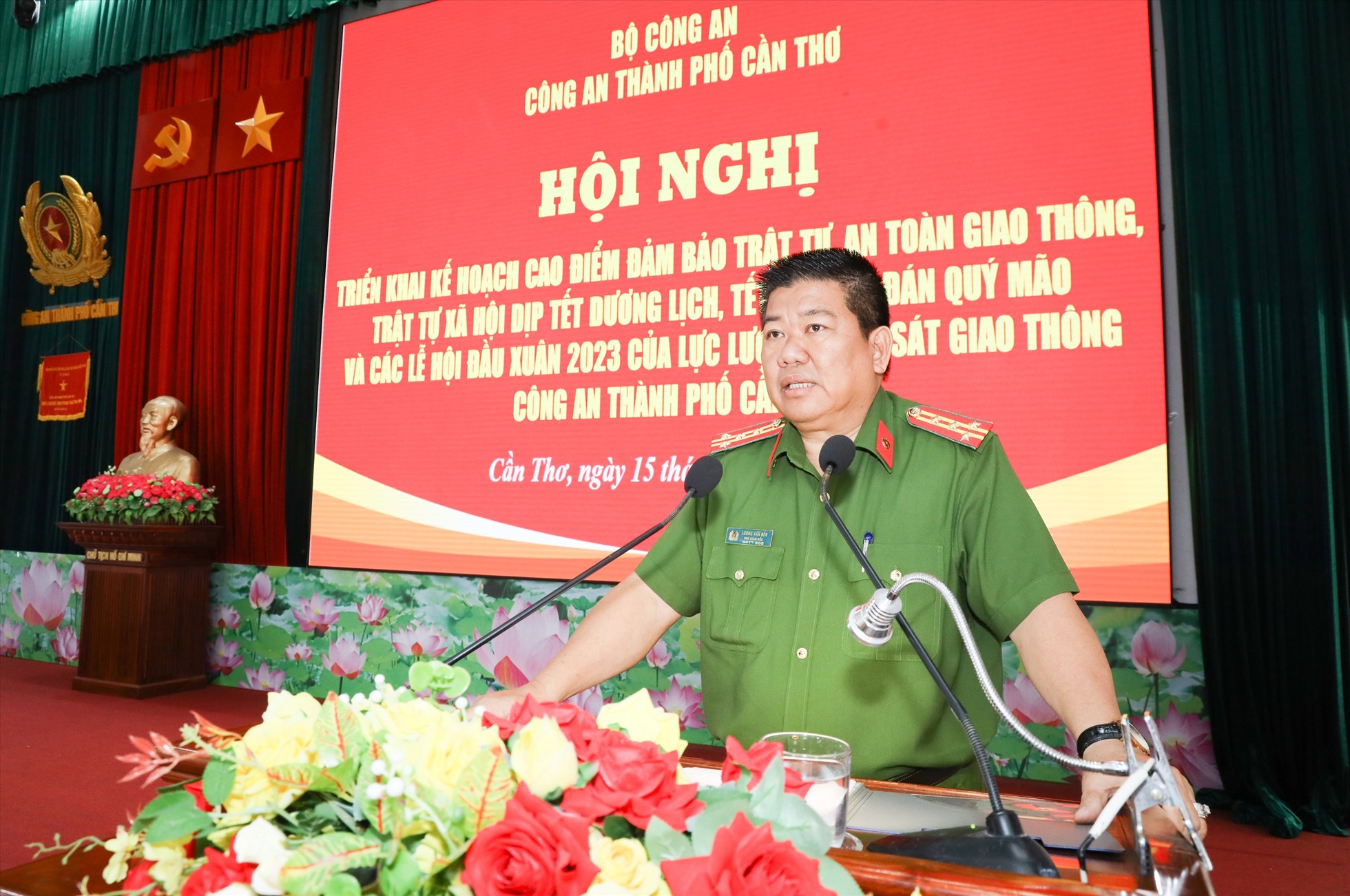 Đại tá Lương Văn Bền - Phó Giám đốc Công an thành phố Cần Thơ phát biểu chỉ đạo tại Hội nghị.