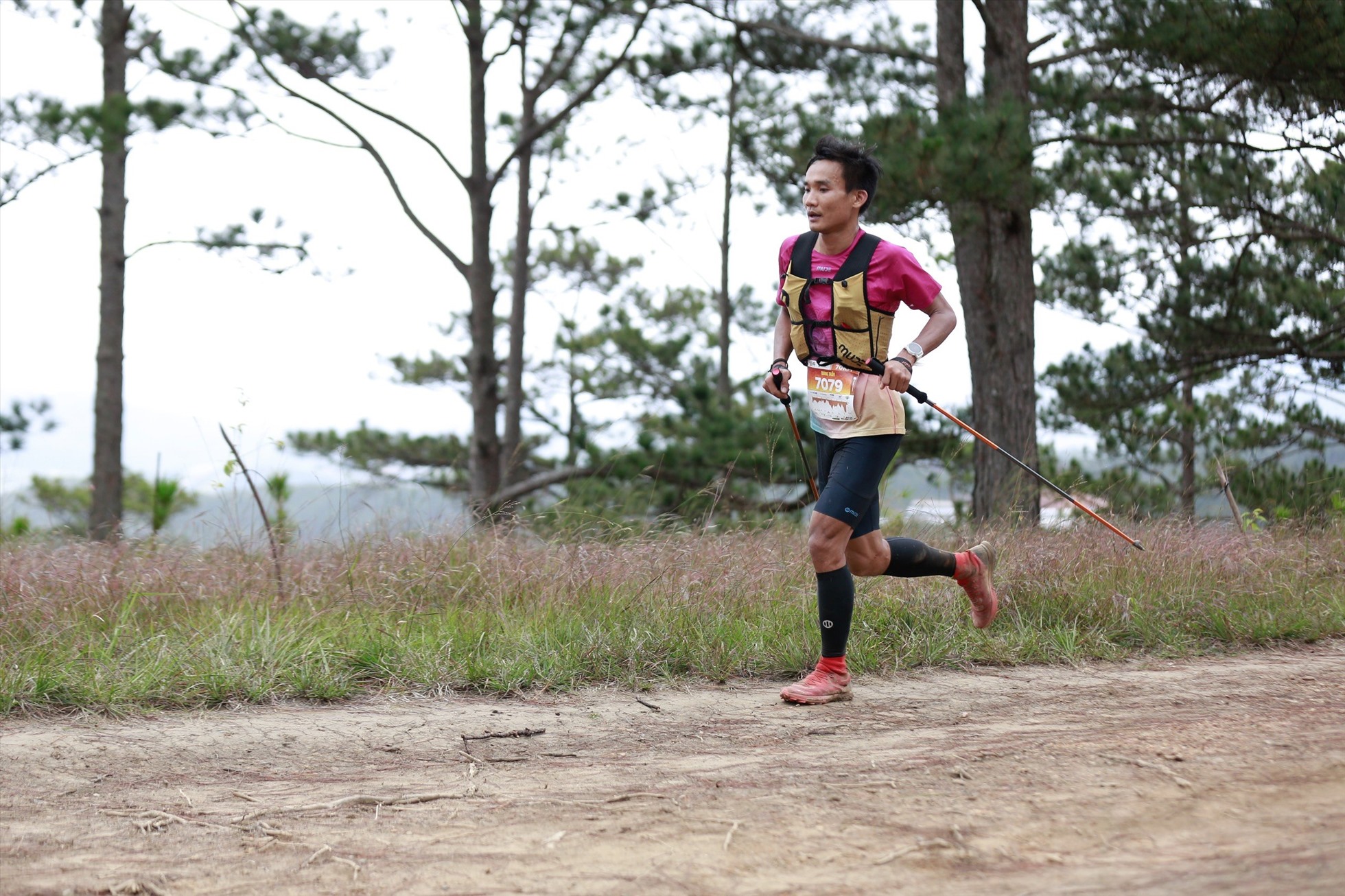 Quang Trần – nhà vô địch giải chạy địa hình 160km tại Sapa vẫn tiếp tục giữ vị thế quán quân ở cự ly 70km với thành tích 7 giờ 44 phút 13 giây.