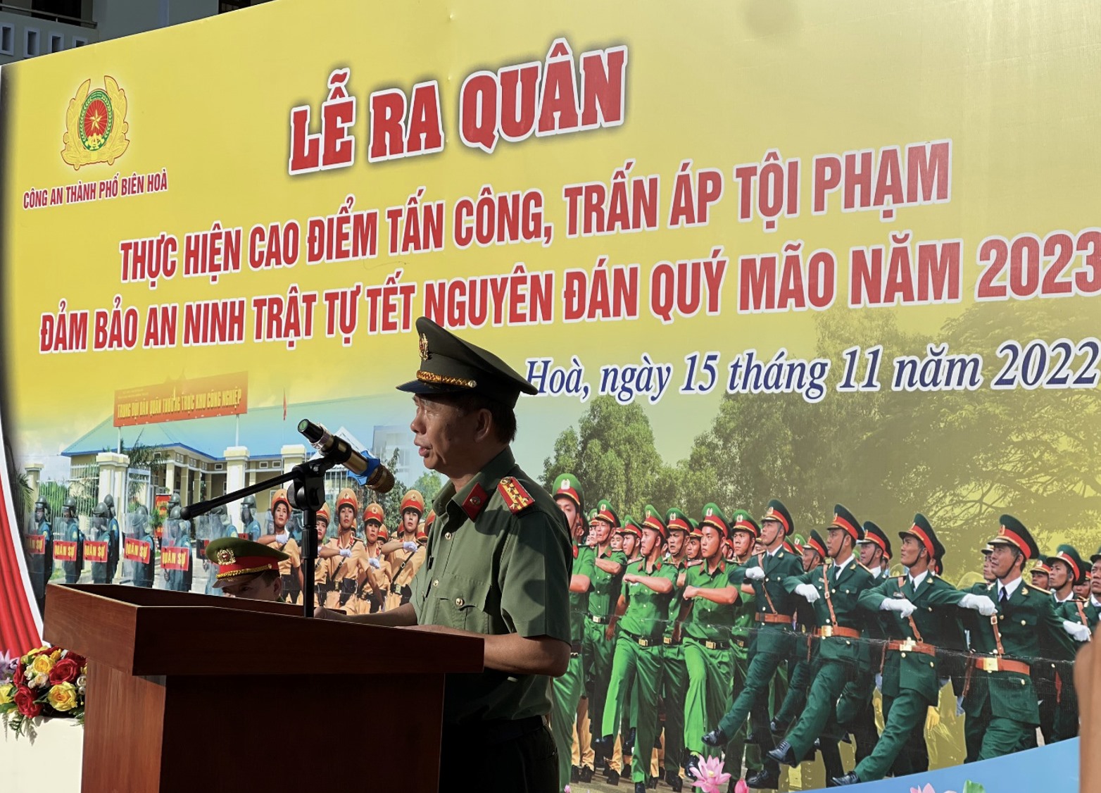 Đại tá Trần Tiến Đạt – Phó Giám đốc Công an tỉnh phát biểu chỉ đạo tại Lễ ra quân của Công an TP Biên Hòa. Ảnh: CA ĐN
