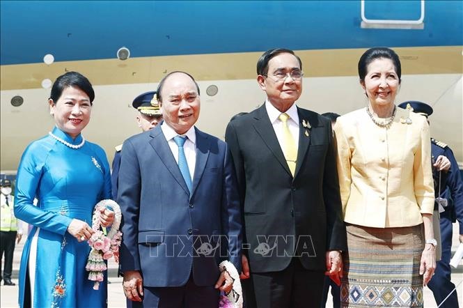 Chủ tịch nước Nguyễn Xuân Phúc và Phu nhân cùng Thủ tướng Thái Lan Prayut Chan-o-cha và Phu nhân. Ảnh: TTXVN