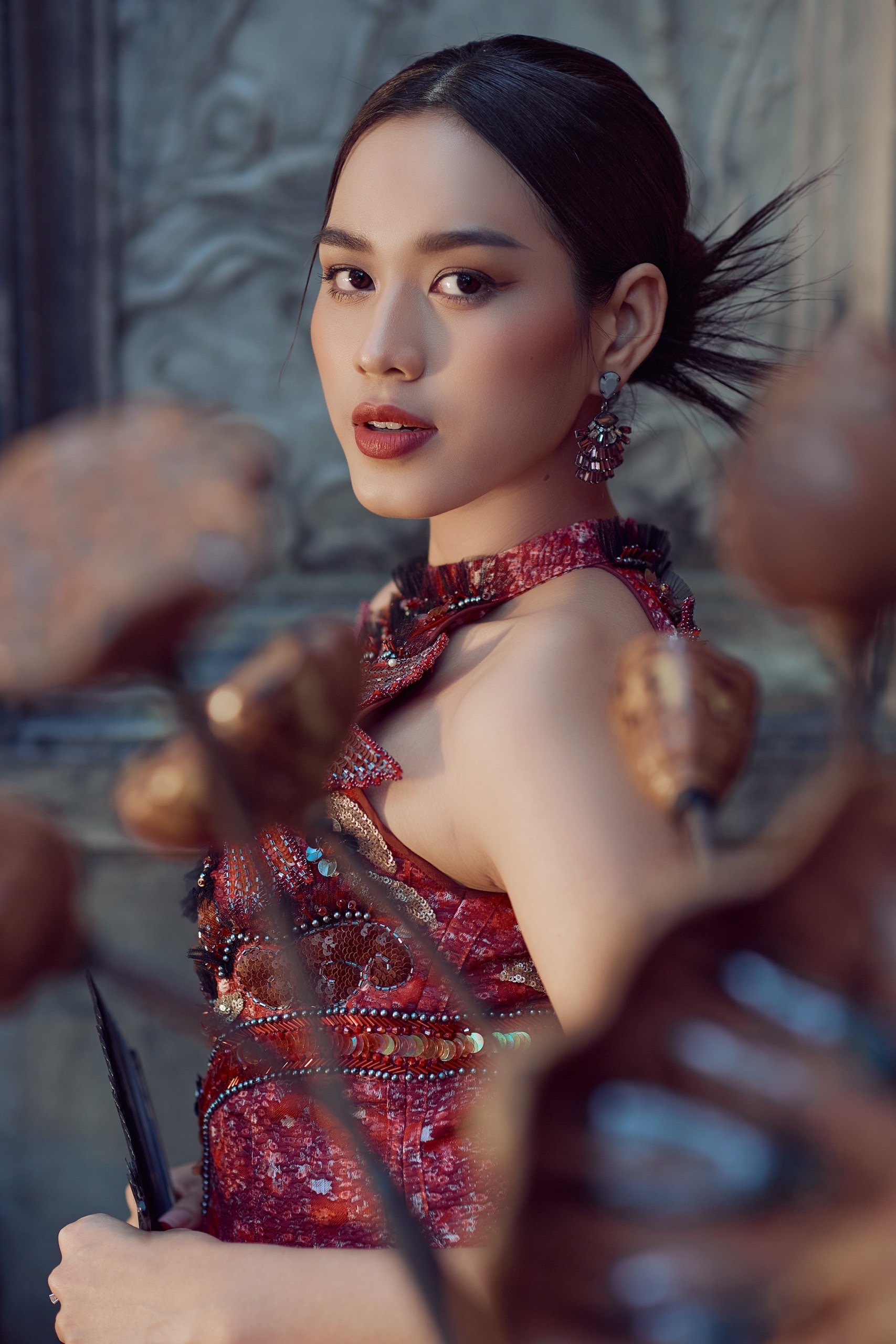 Sau 2 năm đăng quang ngôi vị cao nhất tại Hoa hậu Việt Nam 2020, Đỗ Hà đã để lại nhiều dấu ấn trong nhiệm kỳ rực rỡ của mình, đặc biệt là thành tích top 13 Miss World 2021.