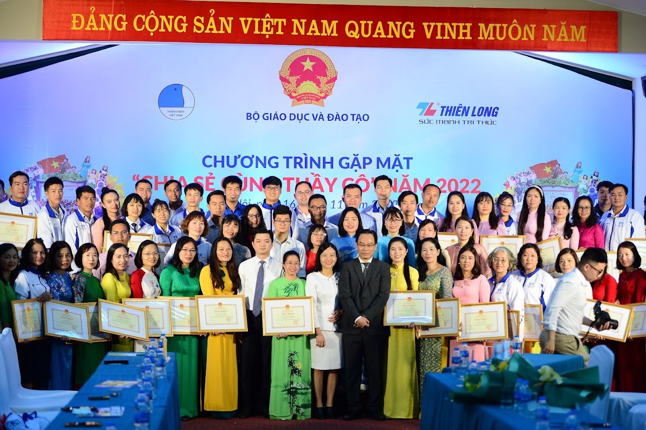 Chương trình “Chia sẻ cùng thầy cô” do Trung ương Hội Liên hiệp Thanh niên Việt Nam phối hợp với Bộ GDĐT và Tập đoàn Thiên Long phối hợp tổ chức. Ảnh: Công Thành