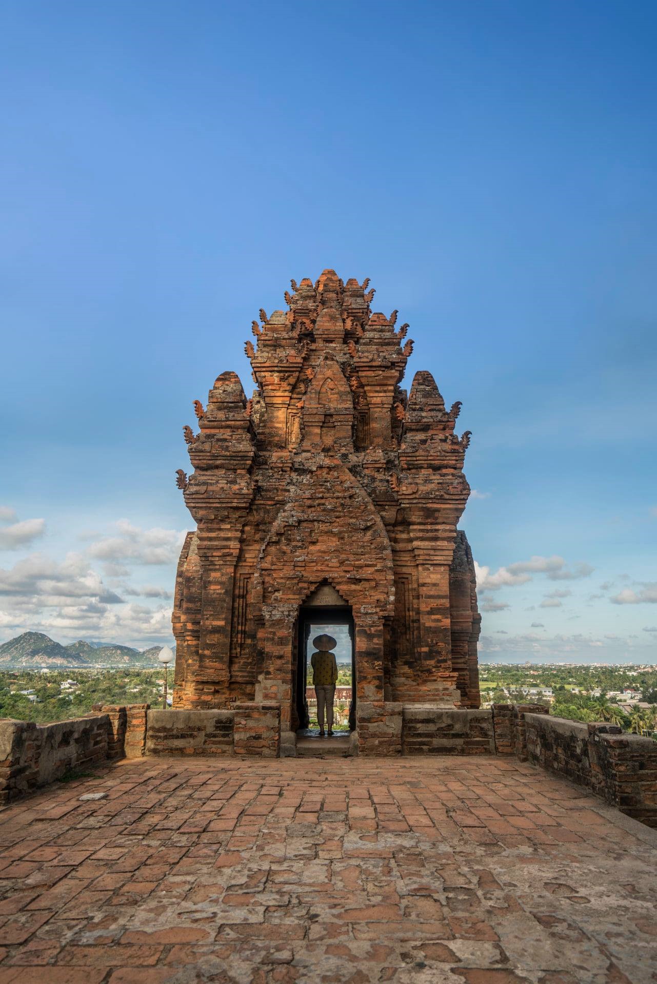 Check-in tại tháp