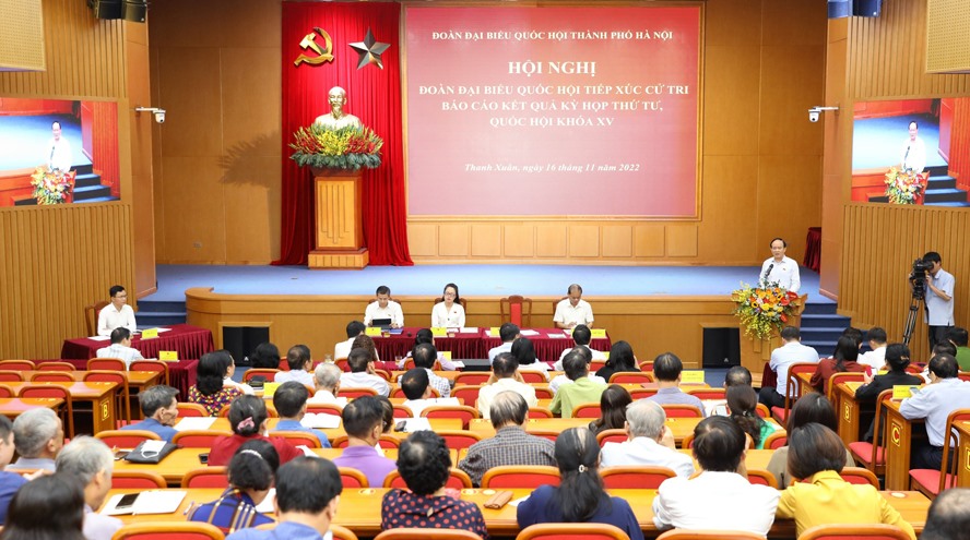 Quang cảnh hội nghị tiếp xúc cử tri tại quận Thanh Xuân.