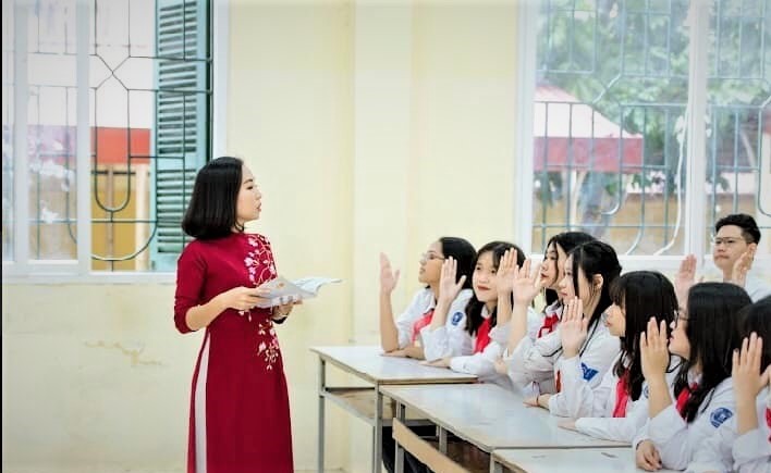 Vỡi cô Ánh Nguyệt, niềm vui mỗi ngày là được lên lớp, được gặp gỡ các em học sinh thân yêu. Ảnh: NVCC
