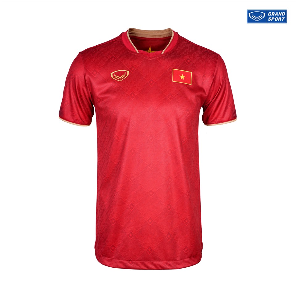 Mẫu áo thi đấu mới của đội tuyển Việt Nam. Ảnh: Grand Sport