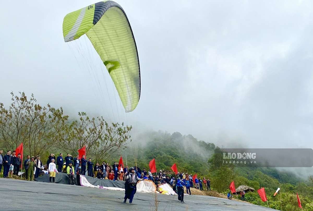 Ngày 17.11, tại bản Sì Thâu Chải, xã Hồ Thầu, huyện Tam Đường, tỉnh Lai Châu đã tổ chức giải Dù lượn đường trường PuTaLeng Việt Nam mở rộng lần thứ nhất năm 2022.