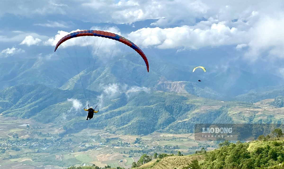 Tham dự giải lần này có gần 100 phi công tham dự, trong đó có 35 phi công dù lượn đến từ 15 quốc gia, vùng lãnh thổ.