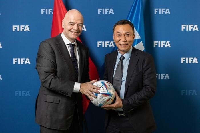 Chủ tịch VFF Trần Quốc Tuấn và Chủ tịch FIFA Gianni Infantino. Ảnh: VFF