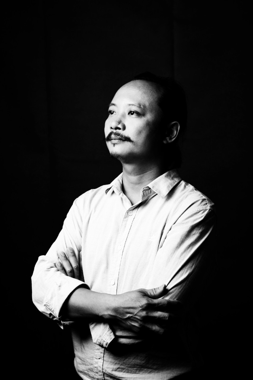 Nhìn lại lịch sử tranh sơn mài nói chung, mỗi kiểu sơn được họa sĩ áp dụng có khác nhau, tạo ra hiệu quả và hiệu ứng khác nhau cho tác phẩm. Trước đây, đã có các quan niệm bảo thủ cho rằng chỉ sơn ta Phú Thọ hoặc sơn mài truyền thống mới đủ sức làm nên tác phẩm mỹ thuật sơn mài đúng nghĩa, các loại khác thì không.