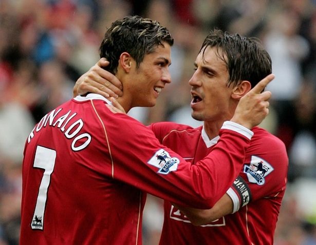 Nevelle và Ronaldo thời còn sát cánh cùng nhau. Ảnh: AFP