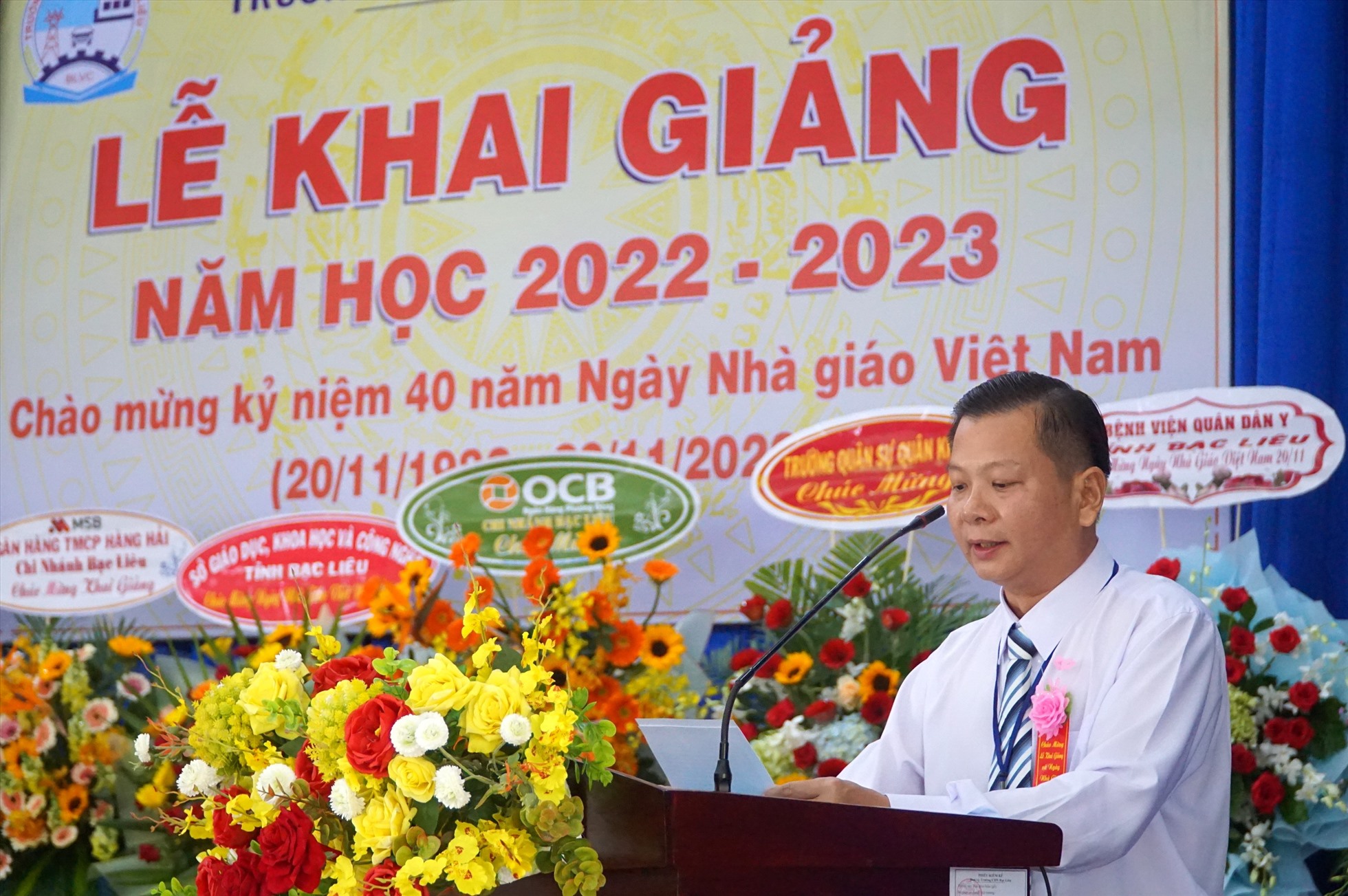 Tiến sĩ Nguyễn Thanh Sang, Phó hiệu trưởng phụ trách Trường Cao đẳng nghề Bạc Liêu phát biểu tại Lễ khai giảng năm học mới. Ảnh: Nhật Hồ