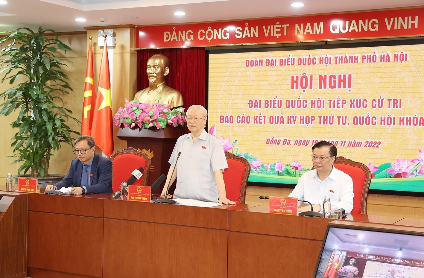 Tổng Bí thư Nguyễn Phú Trọng phát biểu tại buổi tiếp xúc cử tri ở quận Đống Đa. Ảnh: TTXVN