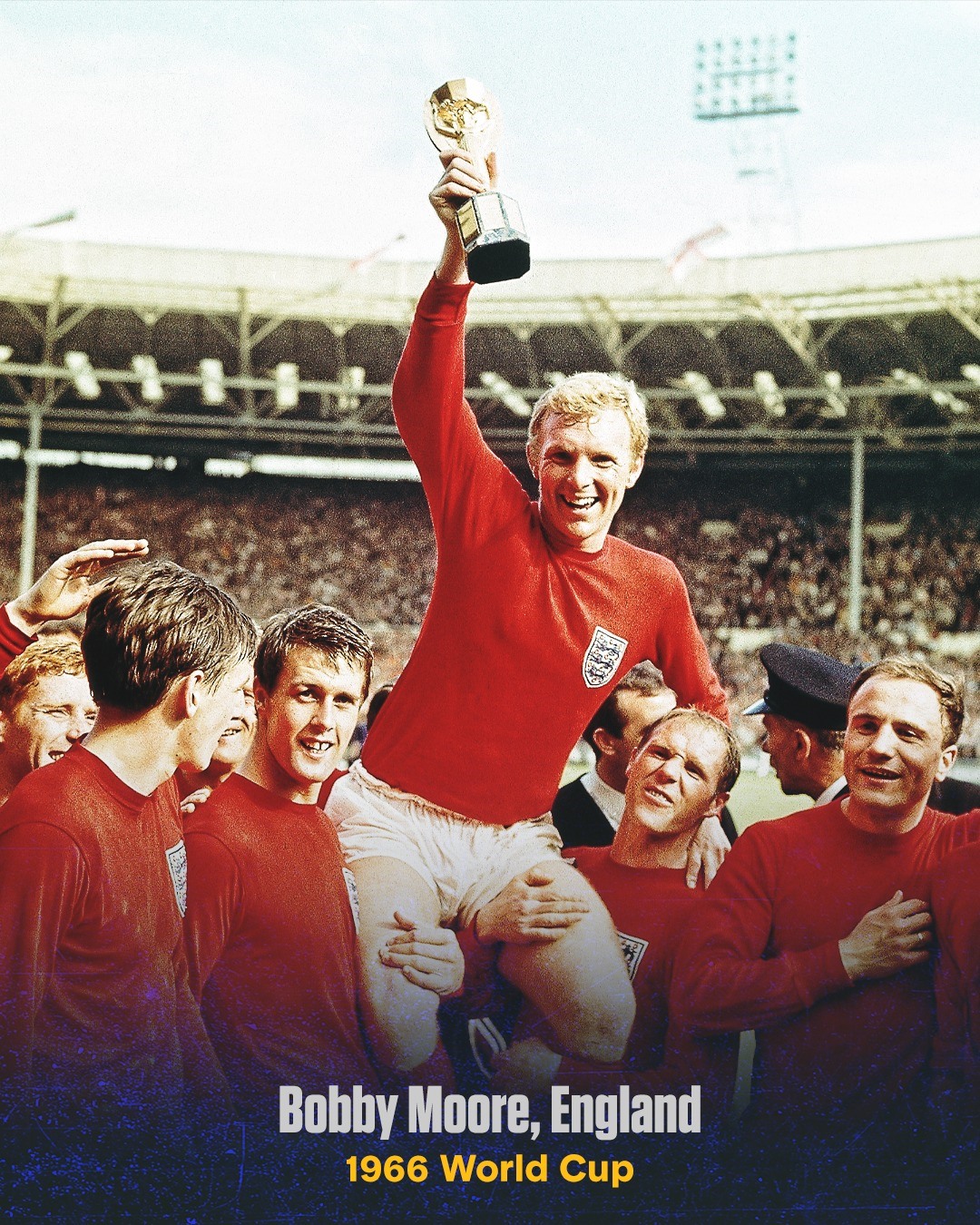 Đội trưởng Booby Moore của tuyển Anh nâng cao chiếc cúp vàng tại World Cup 1966 trên sân nhà. Ở trận chung kết, tuyển Anh đã thắng Tây Đức 4-2 sau hiệp phụ. Đến nay đó vẫn danh hiệu lớn duy nhất của Tam Sư.