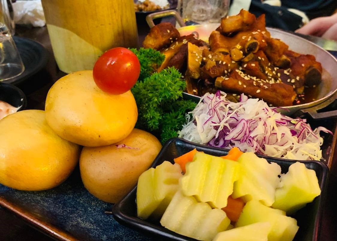 Thực đơn đa dạng với các bày biện, trang trí khá hấp dẫn, bắt mắt.