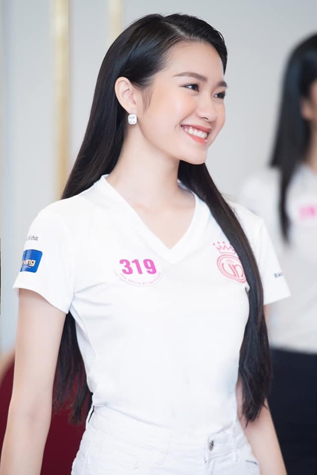 Bước ra từ cuộc thi, Doãn Hải My vẫn chăm chỉ theo đuổi nghệ thuật một cách nghiêm túc. Cô nàng trở thành cái tên hot trong showbiz Việt khi liên tục được mời chụp ảnh quảng cáo, dự event và làm giám khảo cho các cuộc thi nhan sắc cho sinh viên.