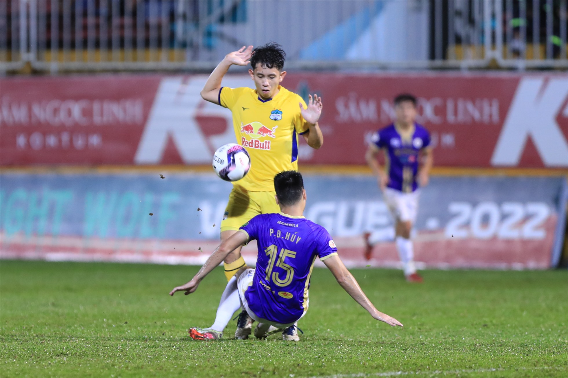 Chung cuộc, câu lạc bộ Hoàng Anh Gia Lai và Hà Nội hoà nhau với tỉ số 1-1 ở trận đấu cuối cùng Night Wolf V.League 2022. Đội bóng phố Núi cán đích ở vị trí thứ 6, còn Hà Nội đã vô địch trước đó 1 vòng đấu.
