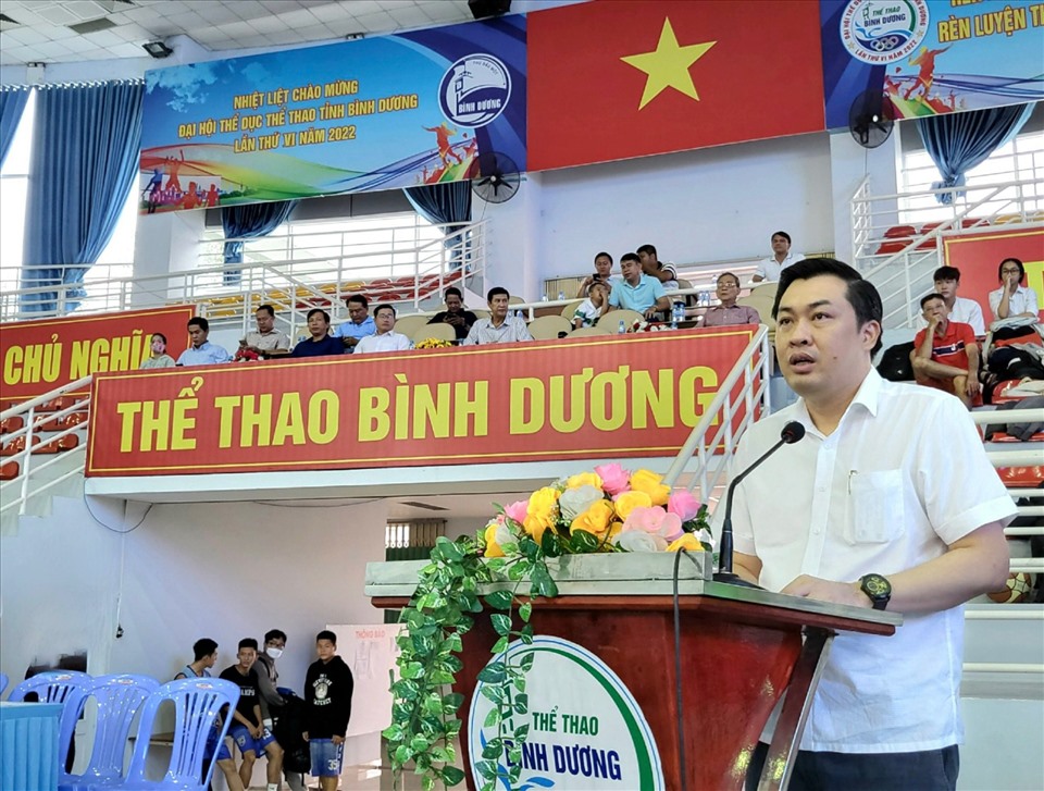 Phó Giám đốc Sở VHTT&DL tỉnh Bình Dương - ông Cao Văn Chóng phát biểu khai mạc giải đấu. Ảnh: Hoài Anh