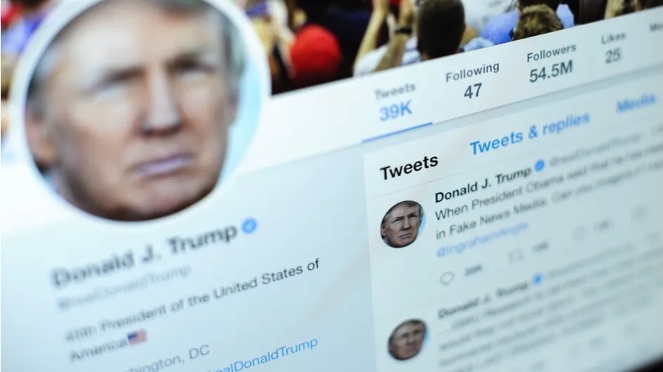 Trang cá nhân của cựu tổng thống Mỹ Donald Trump trên Twitter trước khi bị cấm. Ảnh: AFP