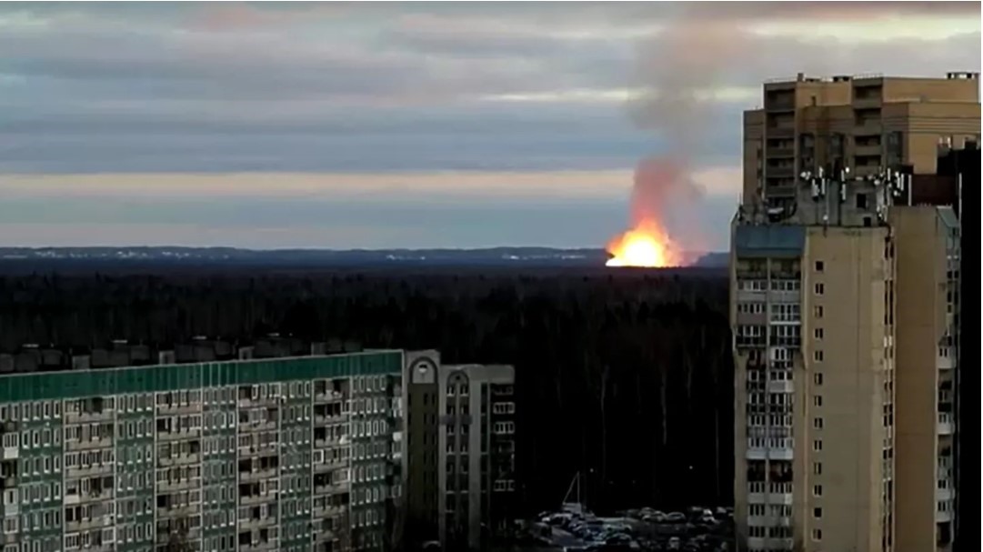 Đường ống dẫn khí đốt Nga ở khu vực giữa Berngardovka và Kovalevo phát nổ. Ảnh: AFP