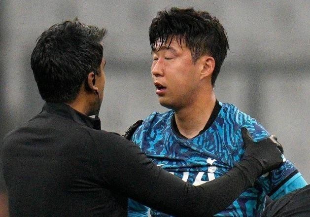Son Heung-min bị chấn thương vùng đầu trong trận đấu tại Champions League. Ảnh: CMH