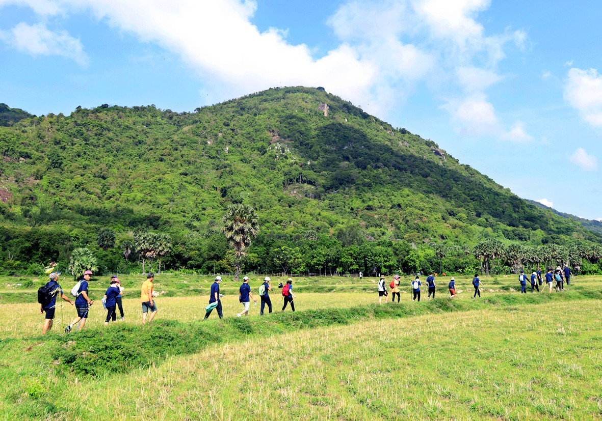 An Giang đẩy mạnh quảng bá cho loại hình du lịch trekking núi Cấm. Ảnh: Cổng TTĐT An Giang