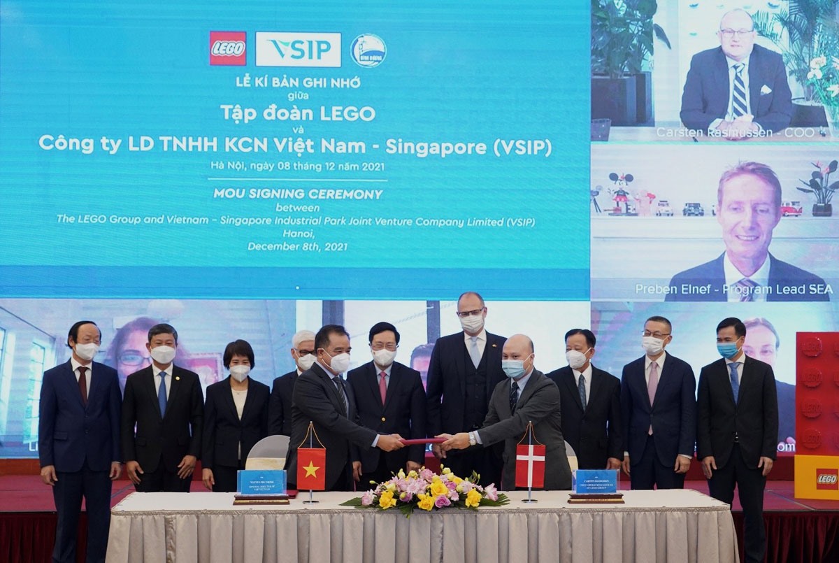 Lễ ký kết Biên bản ghi nhớ hợp tác giữa Tập đoàn LEGO với Công ty Liên doanh TNHH KCN VSIP.